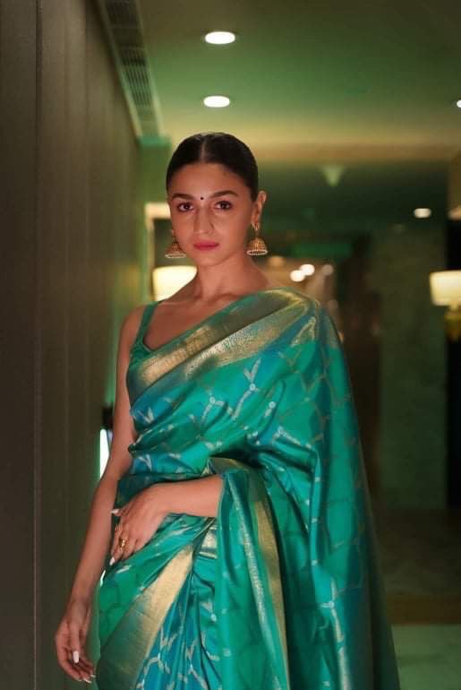 zari woven design soft silk saree for wedding