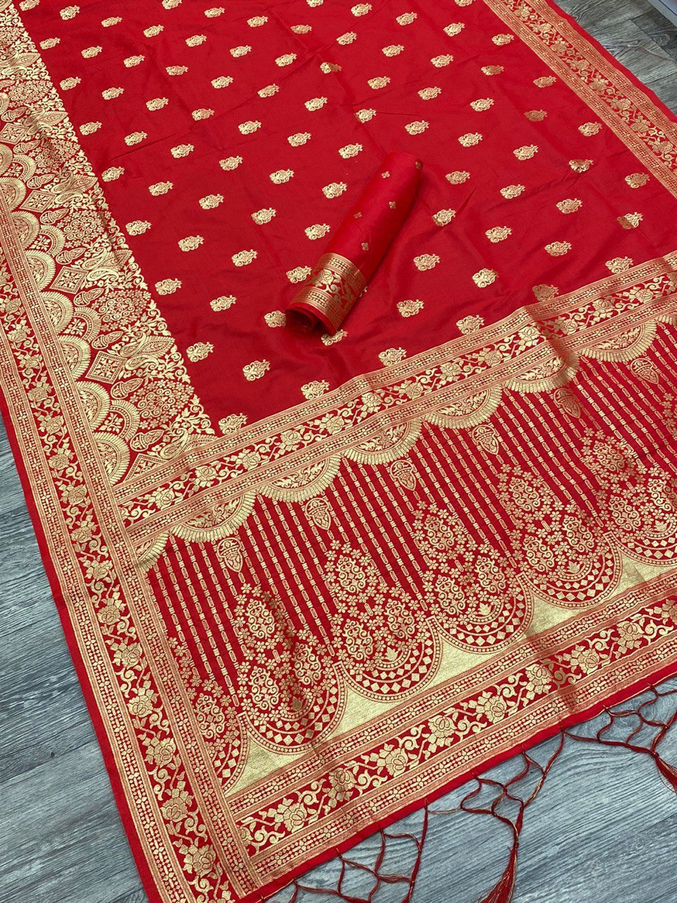 zari woven designe soft silk saree for women