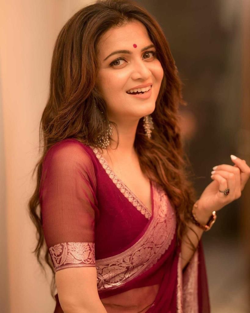 Stunning Maroon Banarasi Pure Cotton Silk Saree with Jacquard Design, Exuding Opulence and Sophistication