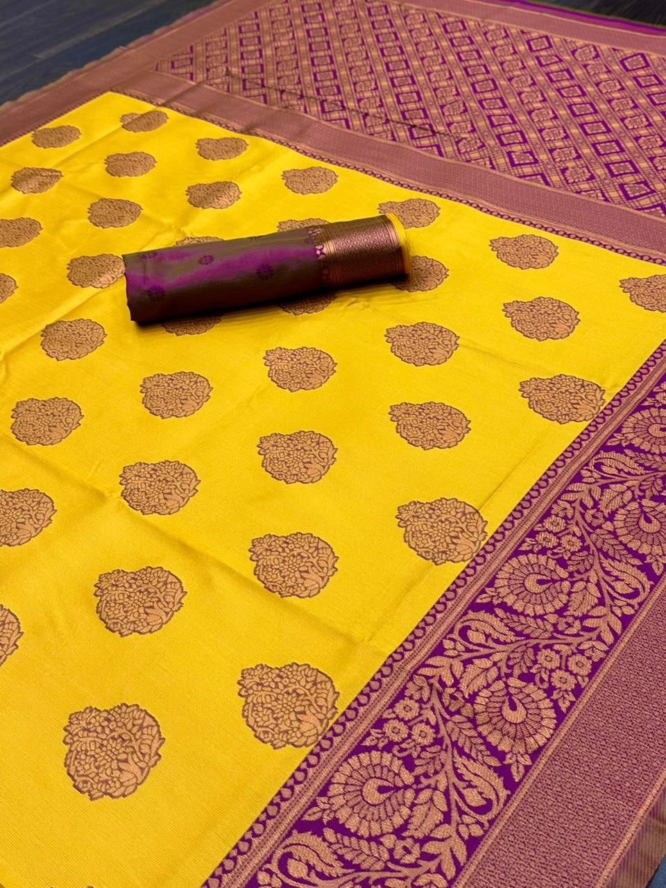Women's Yellow Kadwa Weave Lichi Silk Saree - Traditional Elegance