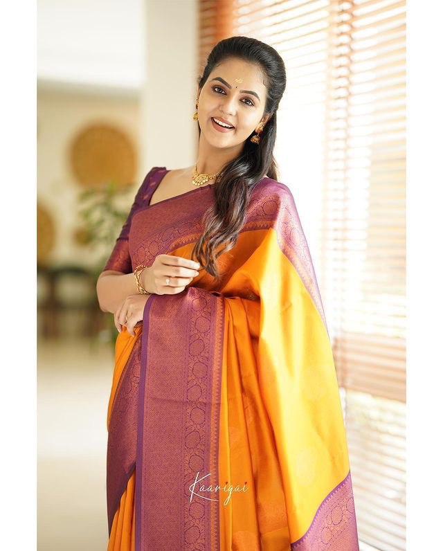Luxurious Yellow Kadwa Weave Lichi Silk Saree for Women