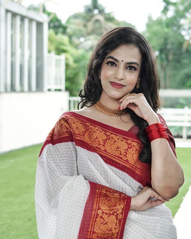 soft lichi silk banarasi saree for wedding