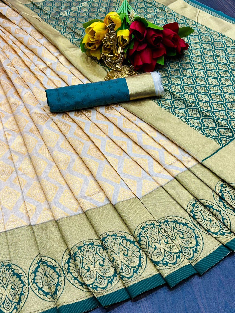 kanchipuram white saree for wedding