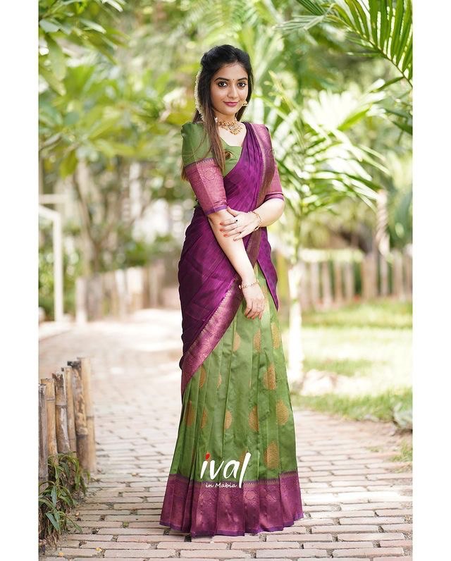Elegant Green Pure Zari Weaving Half Saree, Embellished with Intricate Designs