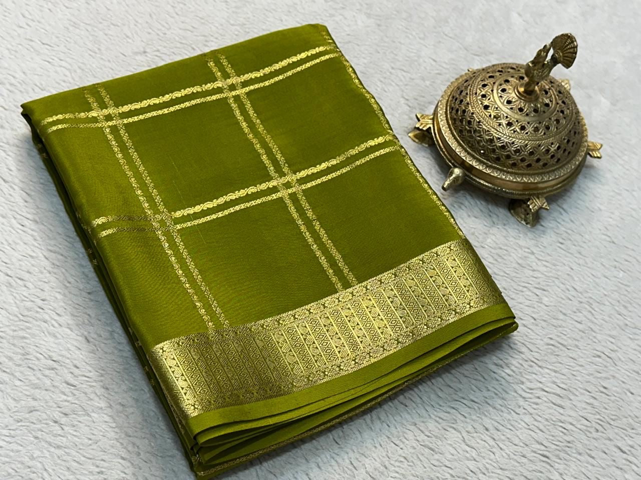 Classic Traditional Sarees: Exquisite Solid Hues with Grand Checks, Borders, and Pallus