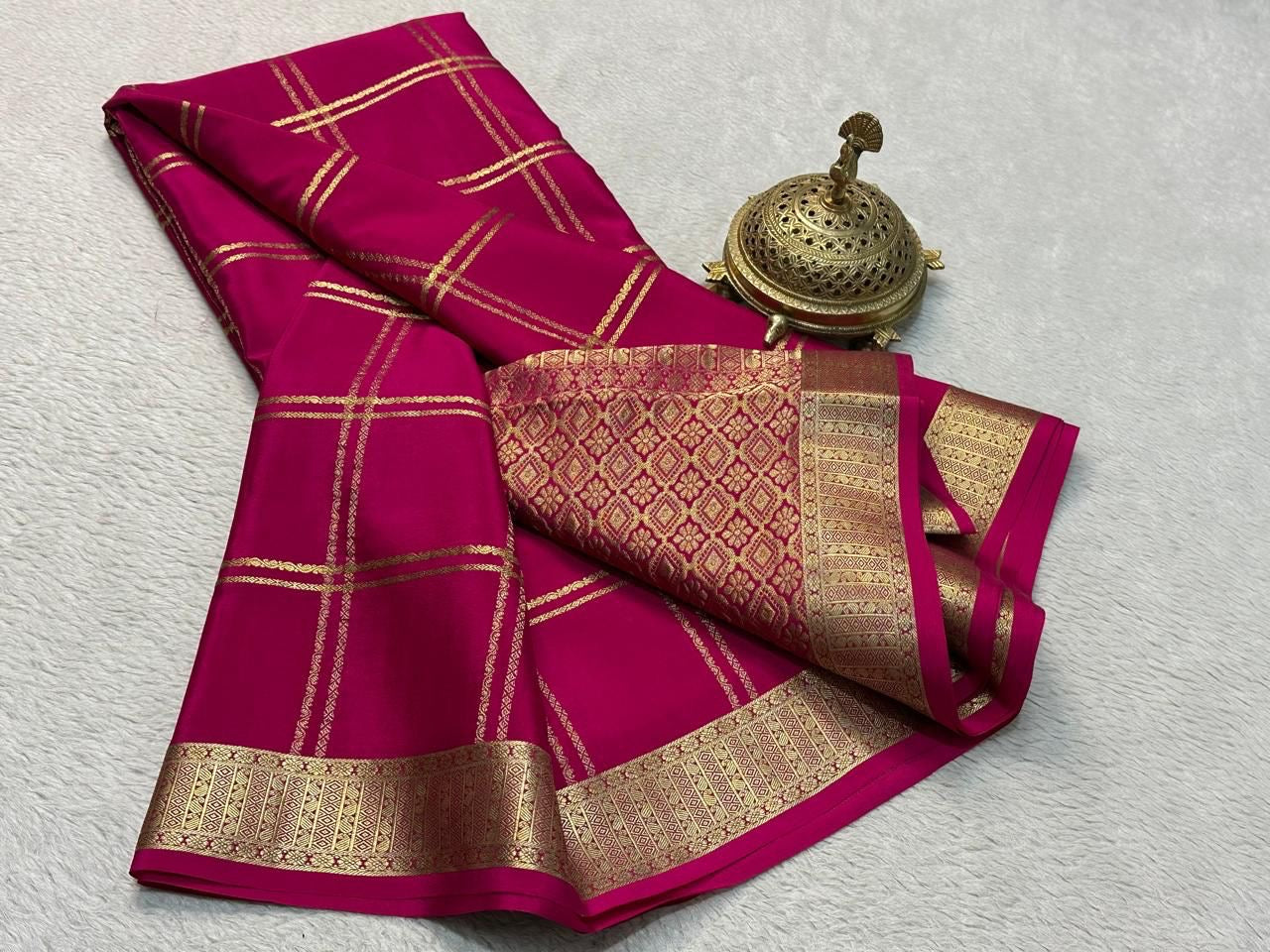 Celebrating Indian Heritage: Timeless Double Line Checks Sarees with Rich Borders and Regal Pallus