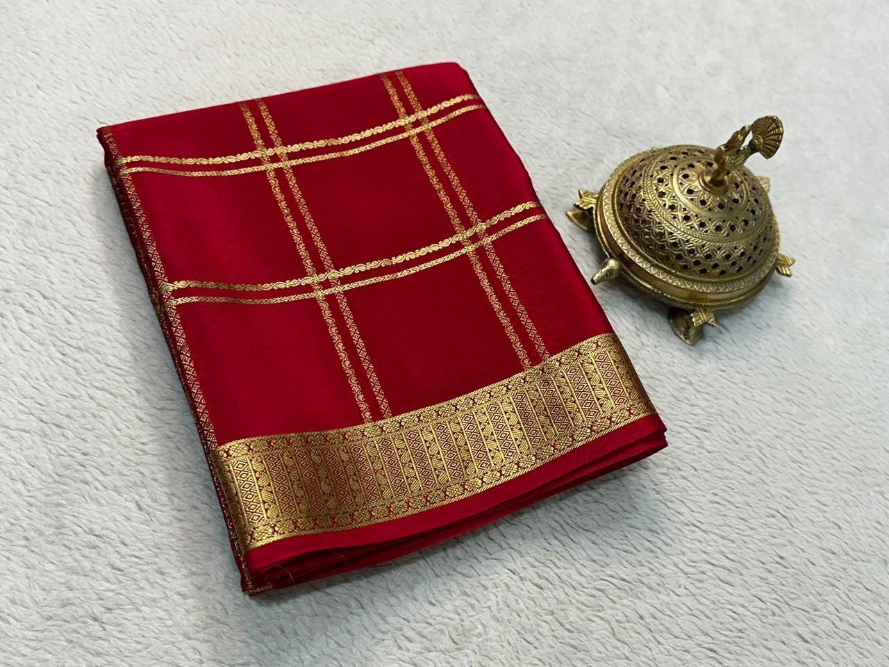 Celebrating Indian Heritage: Timeless Double Line Checks Sarees with Rich Borders and Regal Pallus