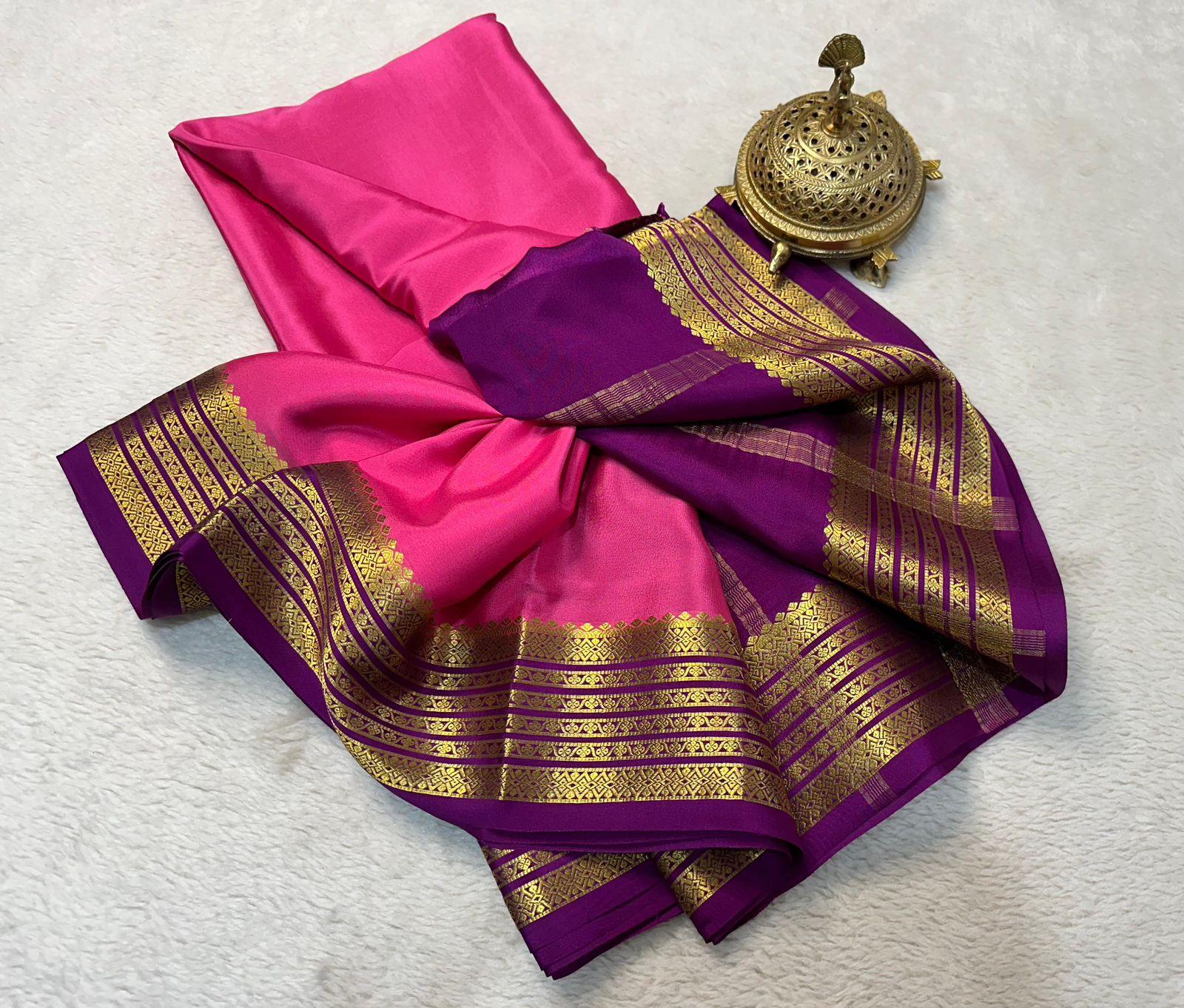Silken Marvel: Pure Mysore Saree with Elegant Zari Contrasts
