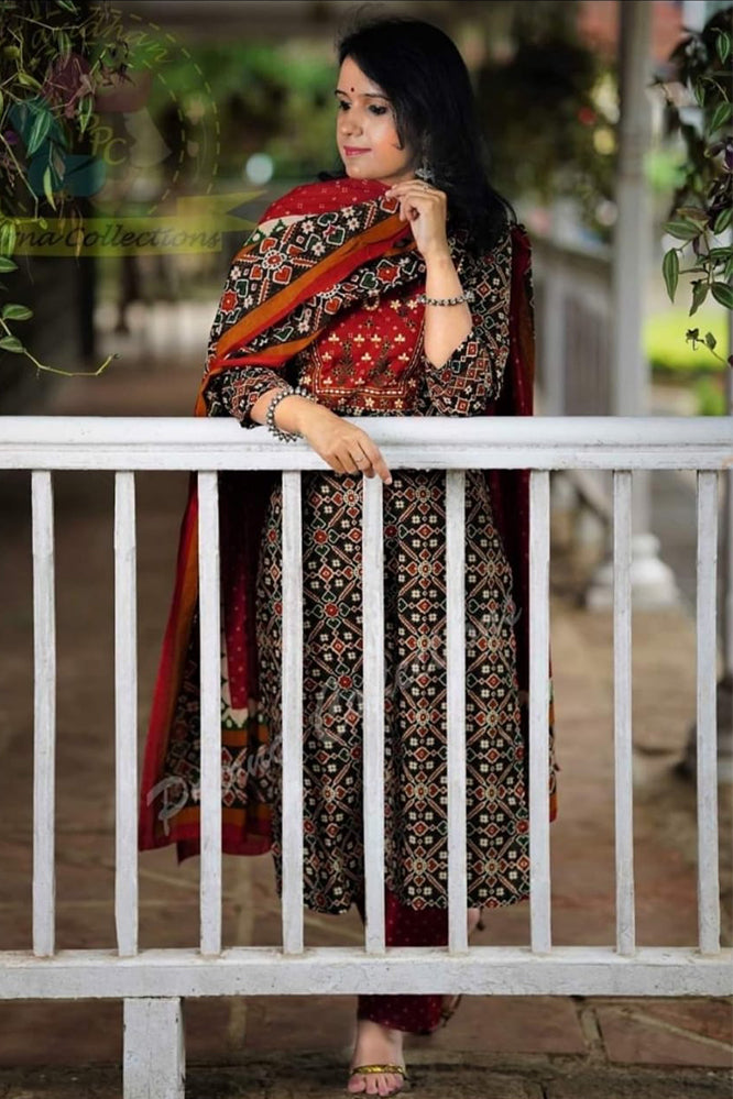 Red Floral Printed Zari Embroidered Kurta With Pants