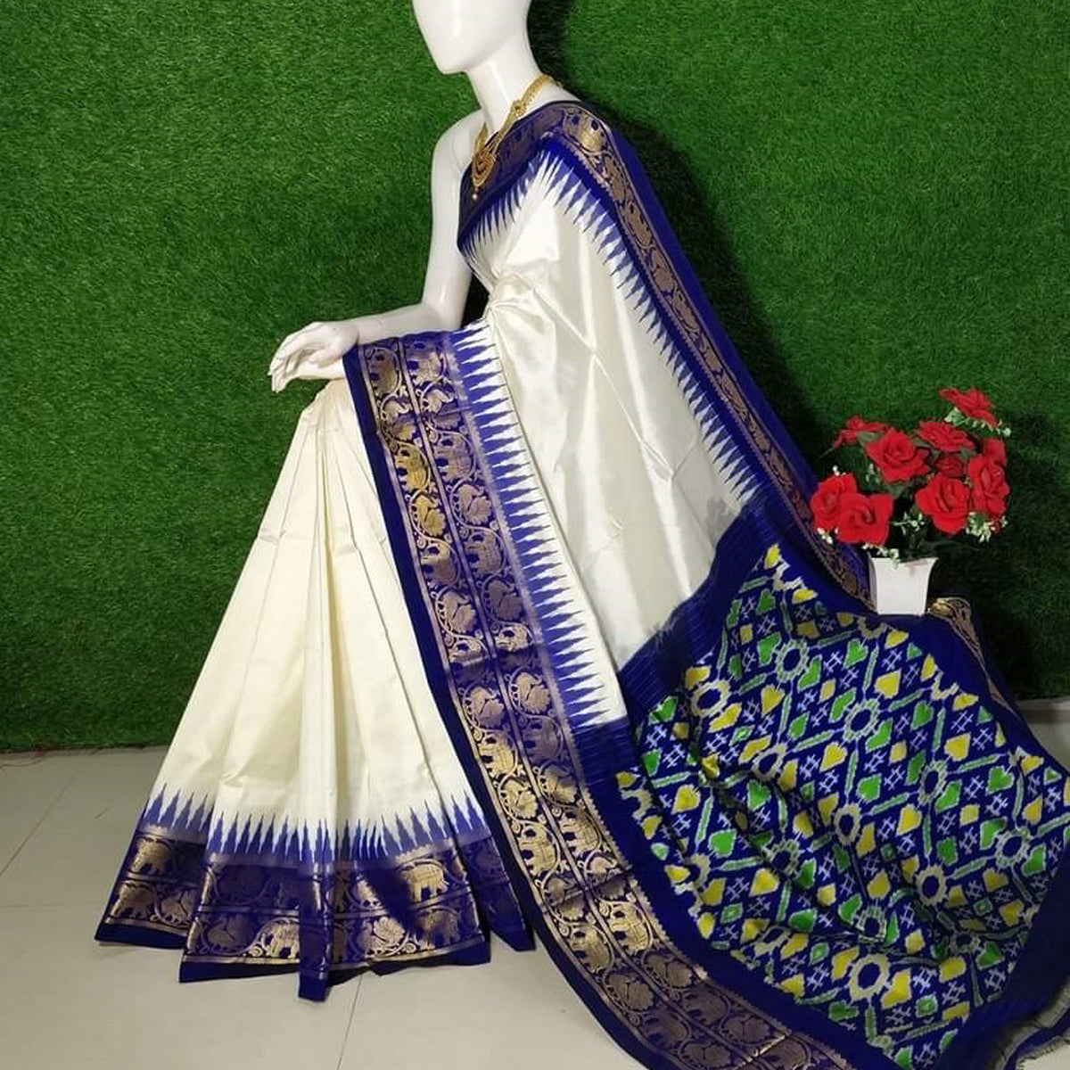 Zari Kanchi Border Plain White Saree With Patola Design Blouse