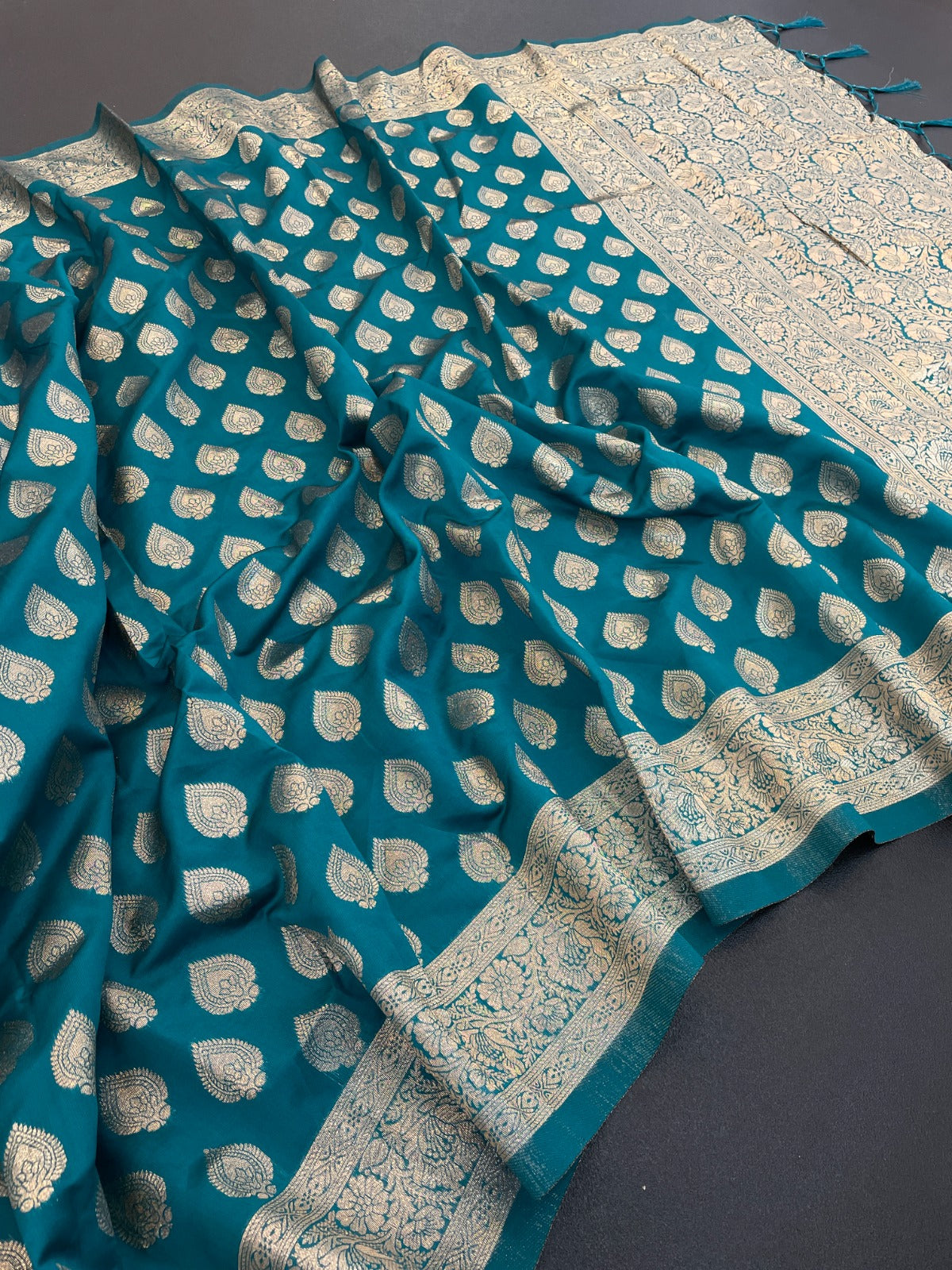 Pure Banarasi Soft Silk Saree with Zari Weaving & Blouse Piece