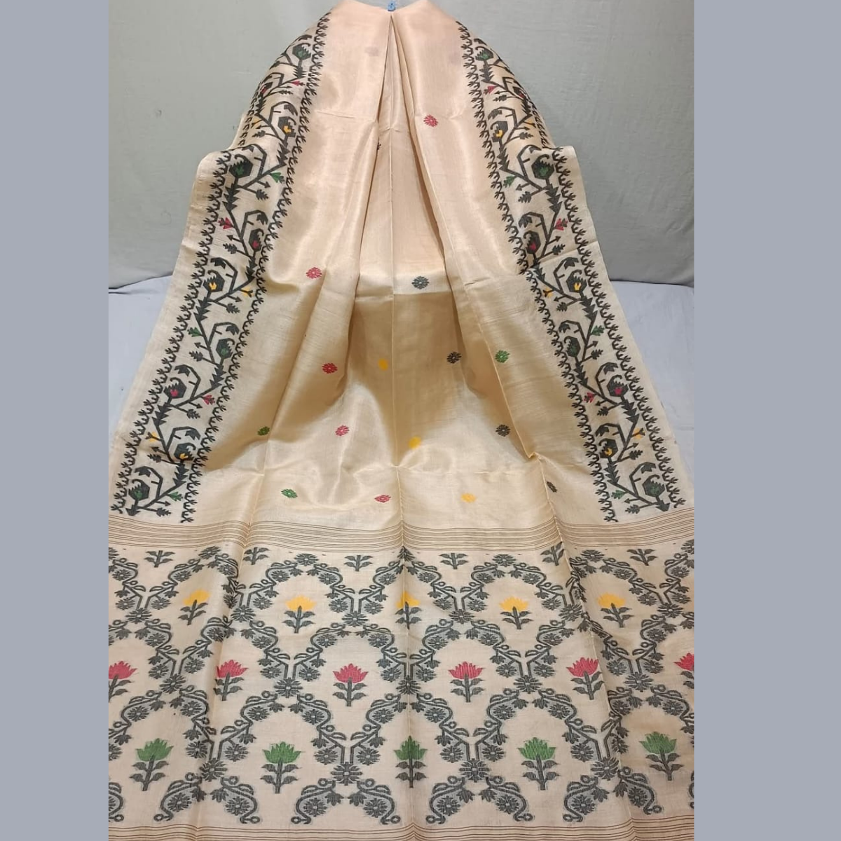 Handwoven Kanchipuram Silk Saree with Unique Floral & Geometric Design