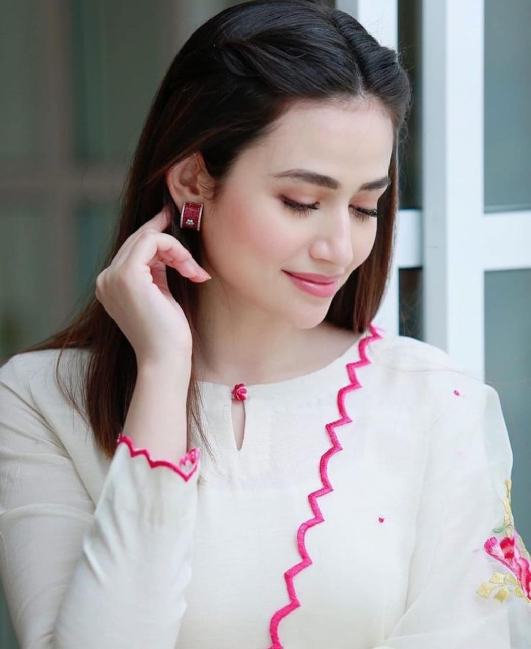 Off-White Poly Silk Kurta With Pant And Dupatta