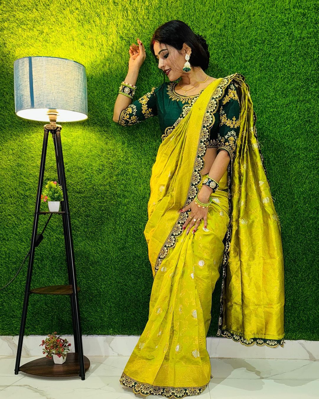 embroidery design saree for wedding