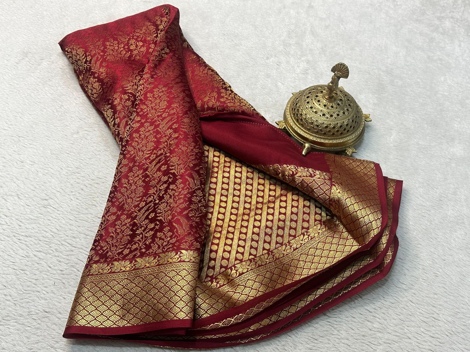 Exquisite Silk Brocade Bridal Sarees: Gold & Silver Weaving with Elegant Floral Design and Rich Pallu