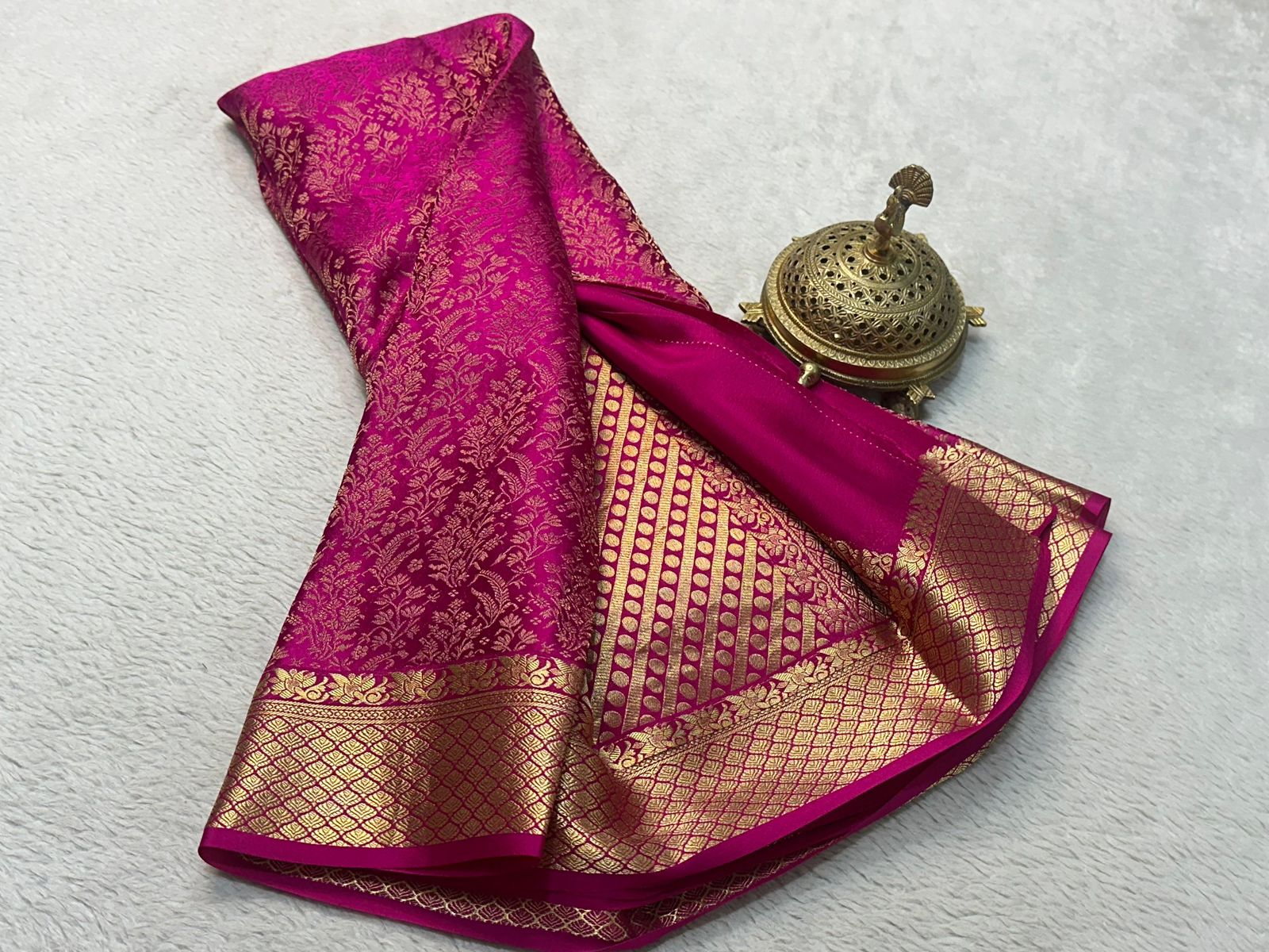 Exquisite Silk Brocade Bridal Sarees: Gold & Silver Weaving with Elegant Floral Design and Rich Pallu