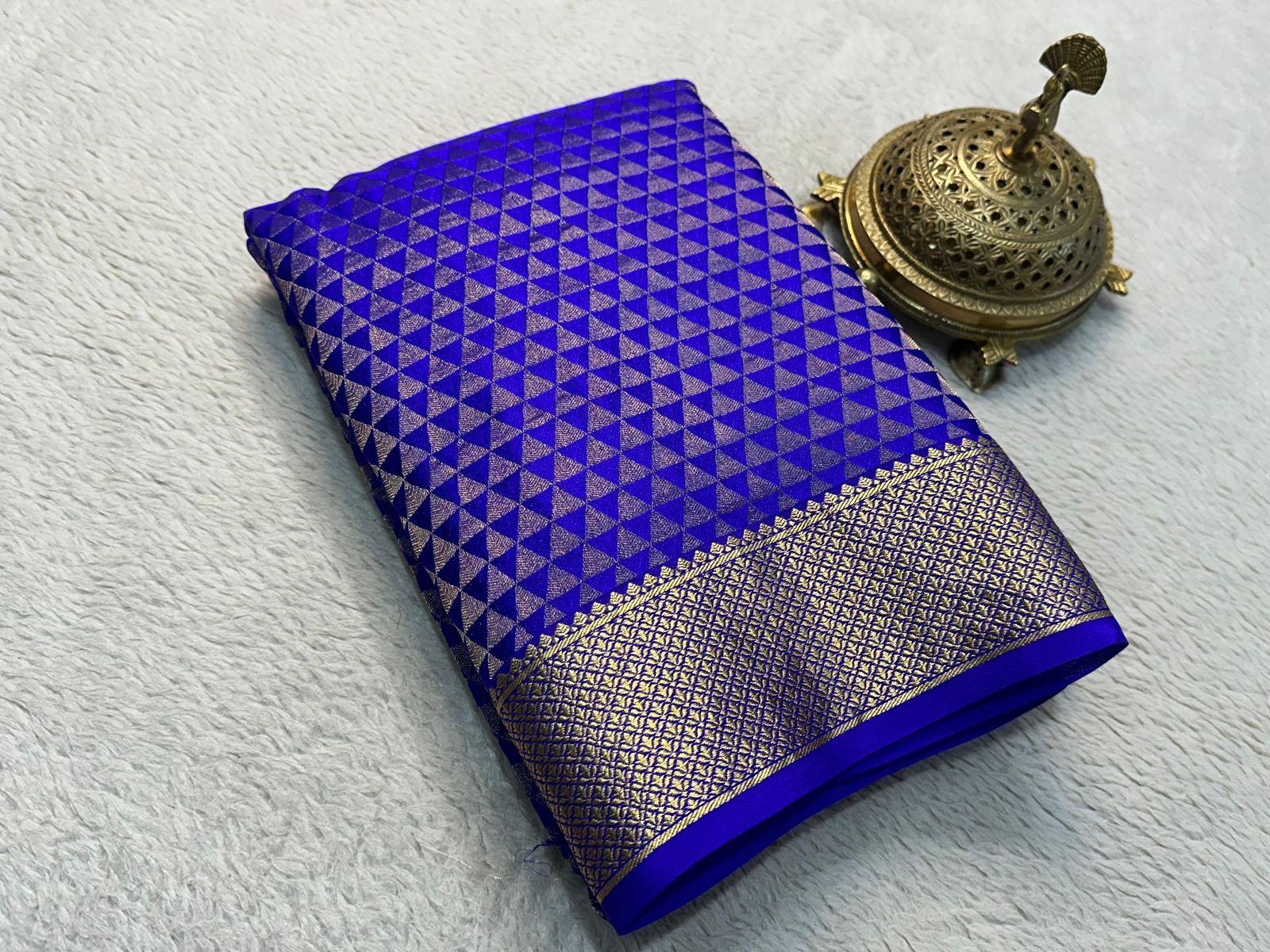 Exquisite Silk Brocade Saree: Gold & Silver Zari Weaving with Diamond Box Design and Rich Pallu