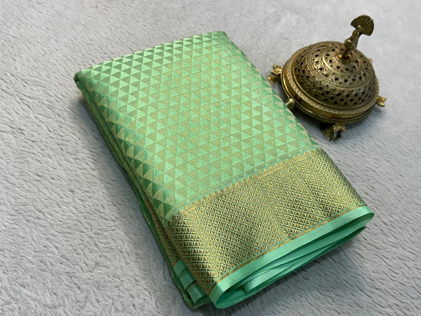 Exquisite Silk Brocade Saree: Gold & Silver Zari Weaving with Diamond Box Design and Rich Pallu