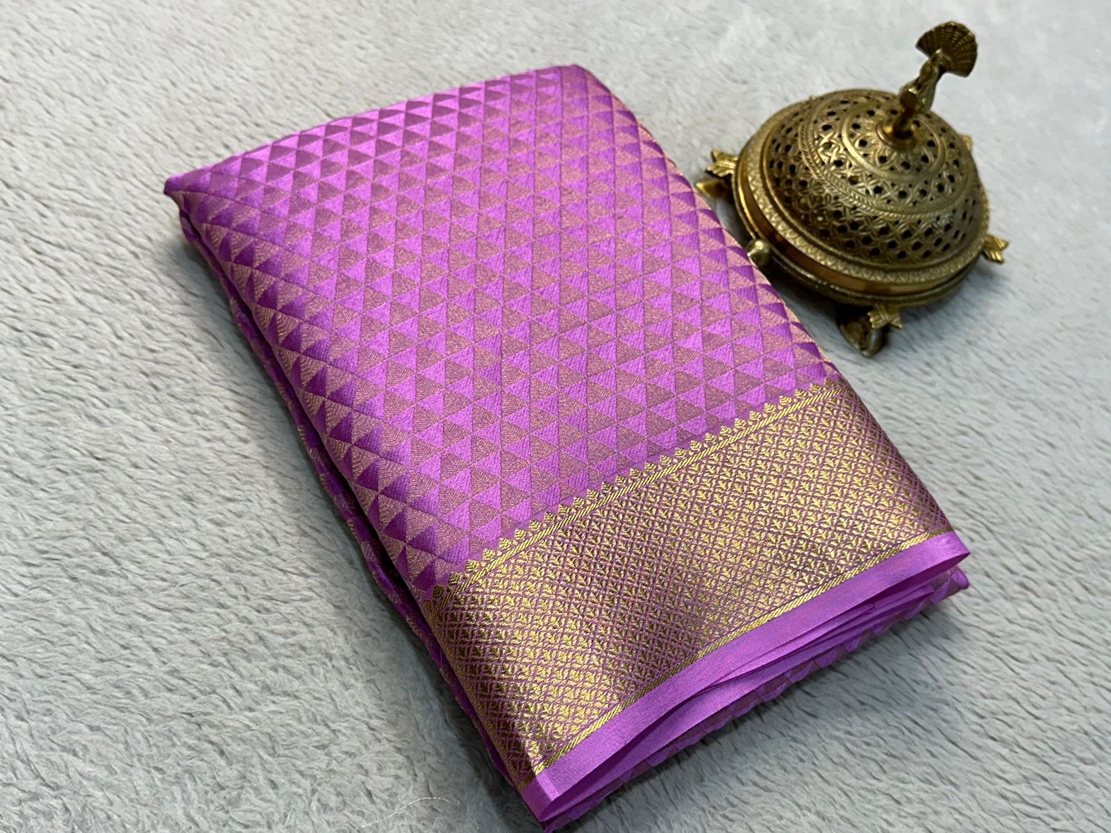 Exquisite Silk Brocade Saree: Gold & Silver Zari Weaving with Diamond Box Design and Rich Pallu