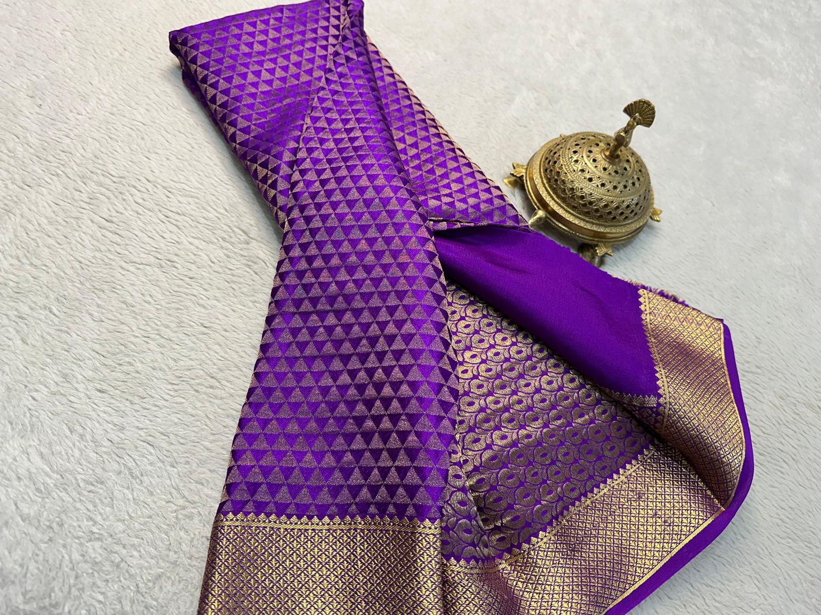 Exquisite Silk Brocade Saree: Gold & Silver Zari Weaving with Diamond Box Design and Rich Pallu