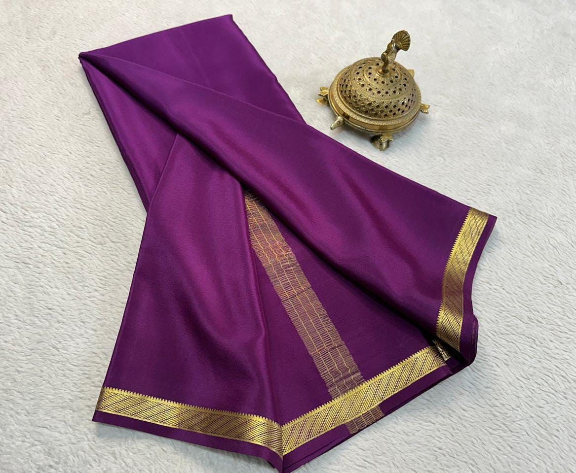Elegant Simplicity: Beautiful Solid Colors with Small Border and Line Pallu