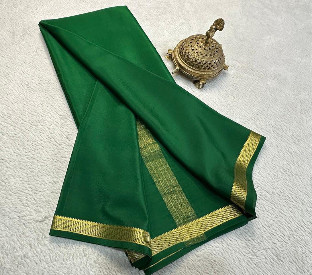 Elegant Simplicity: Beautiful Solid Colors with Small Border and Line Pallu