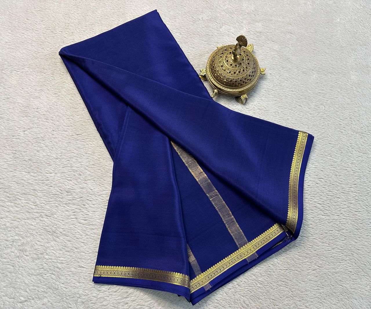 Unveil Grace: Small Border Sarees with Intricate Line Pallu in Bold Solid Shades