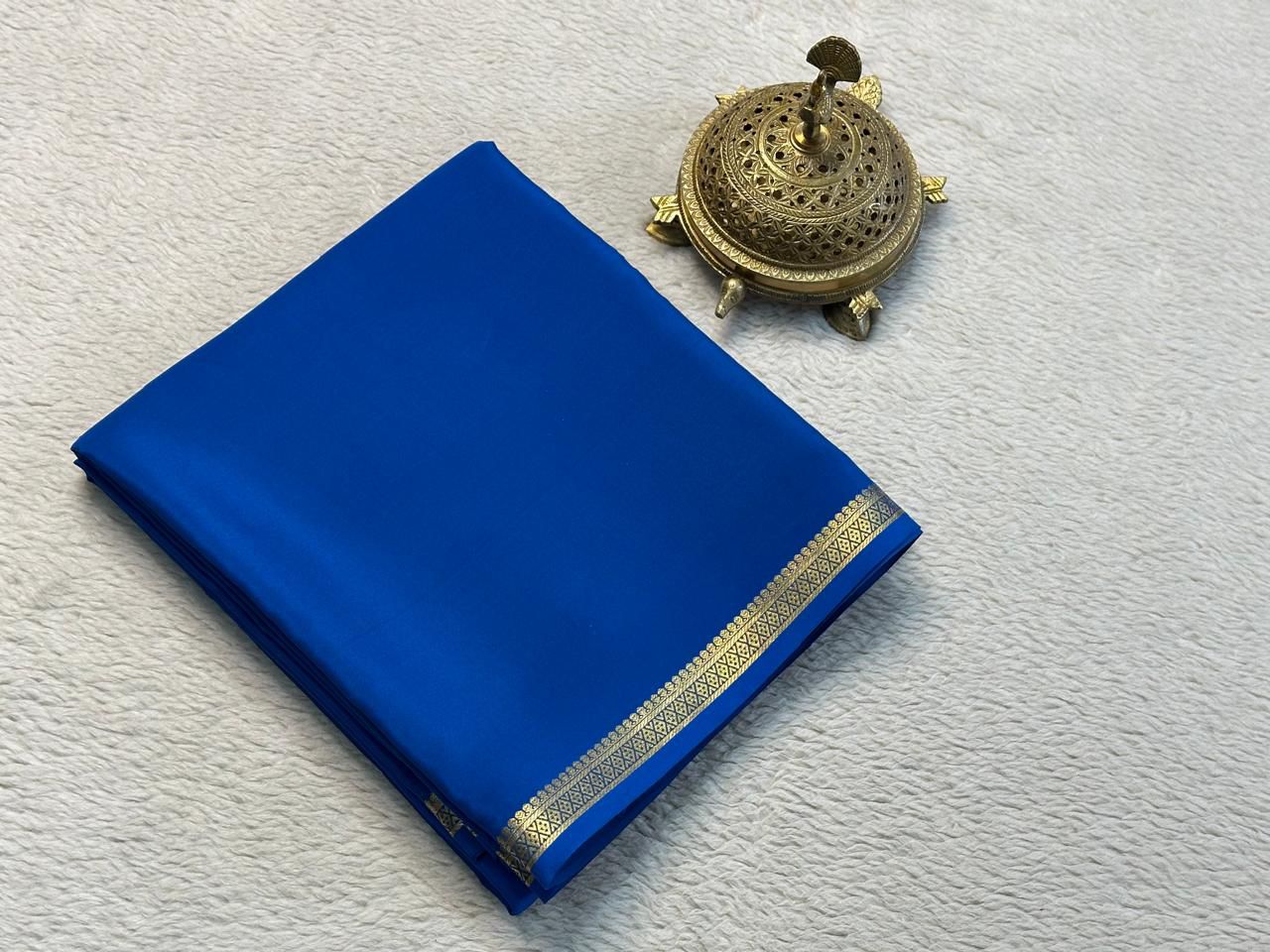 Unveil Grace: Small Border Sarees with Intricate Line Pallu in Bold Solid Shades