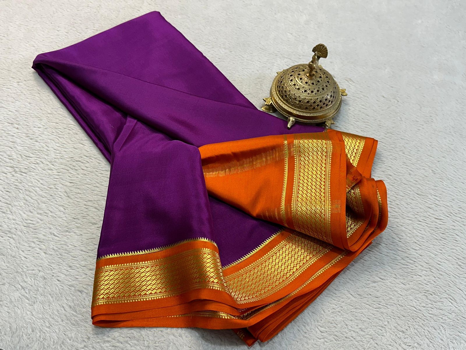 Traditional border in beautiful contrast colour combinations