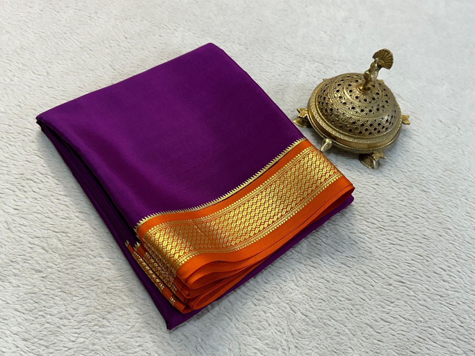 Traditional border in beautiful contrast colour combinations