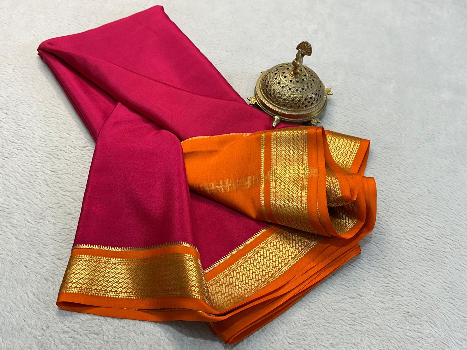 Traditional border in beautiful contrast colour combinations