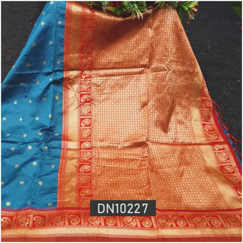 golden zari weaving banarasi saree