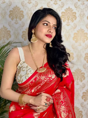 Elegant Crimson Pure Silk Paithani Saree Adorned with Heavy Brocade Embellishments