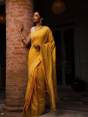 Women's Beautiful Zari Weaving Soft Silk Jacquard Saree for Wedding Wear