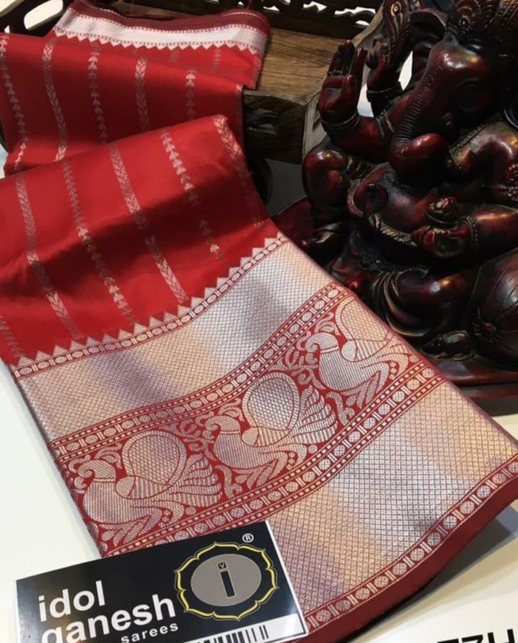 Elegant Silver Zari Woven Banarasi Jacquard Silk Saree