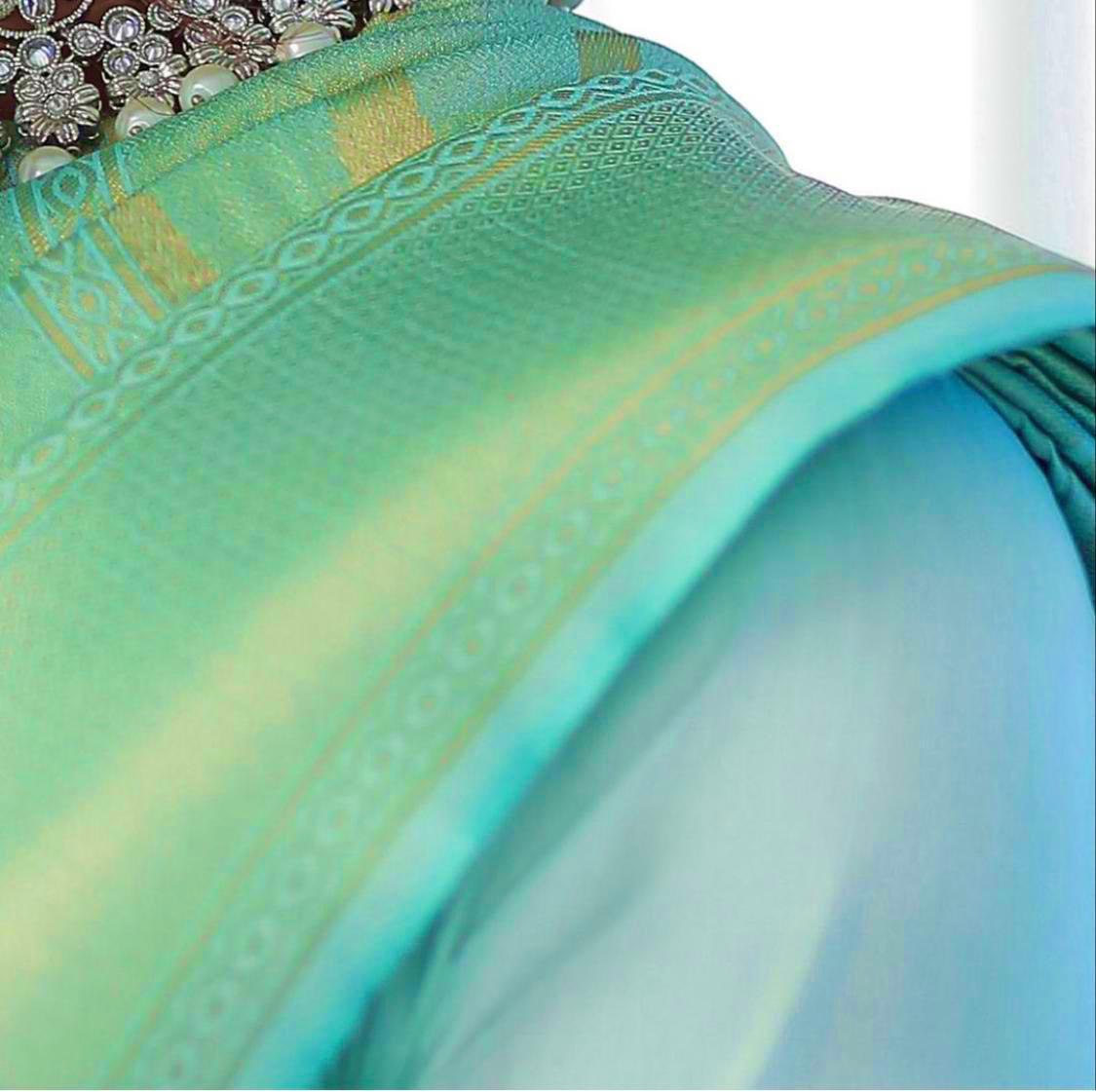 Women's Golden Weaving Banarasi Silk Blend Saree with Thread Borders