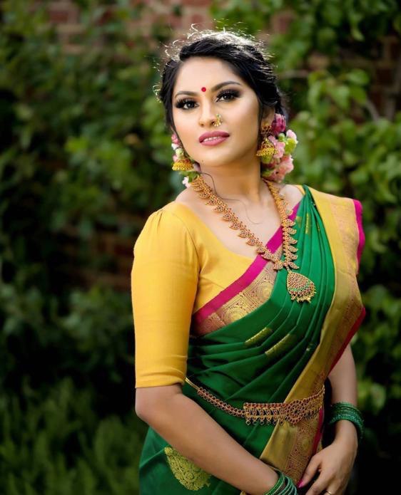 Soft Lichi Silk Green Paithani Saree with Golden Zari Weaving | Vootbuy