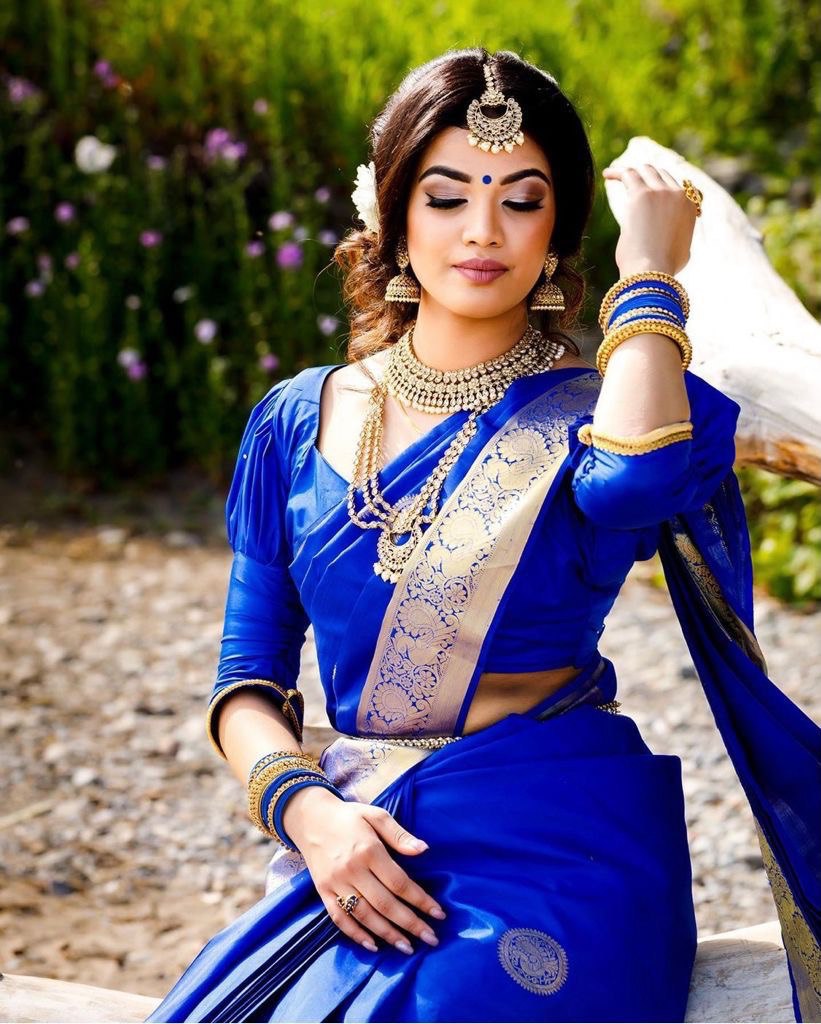 Blue Color Zari Woven Kanjivaram Silk Blend Saree for Wedding - Vootbuy