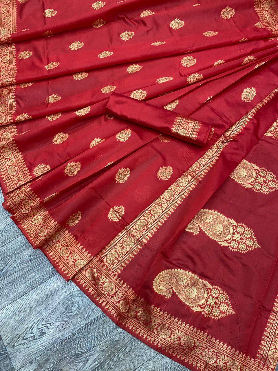 zari weaving soft silk saree