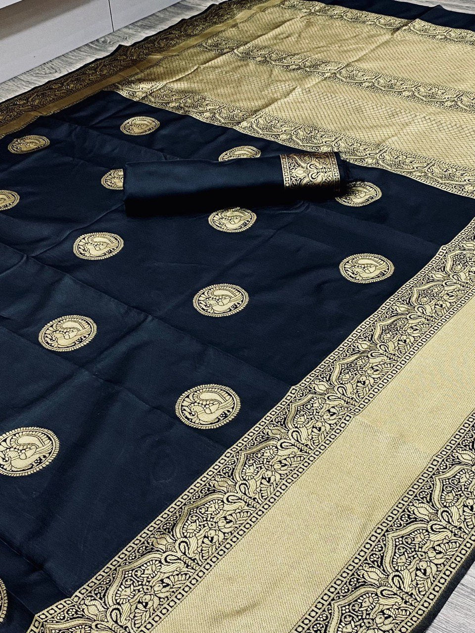 Women's Handloom Weaving Banarasi Soft Silk Jacquard Saree - Vootbuy