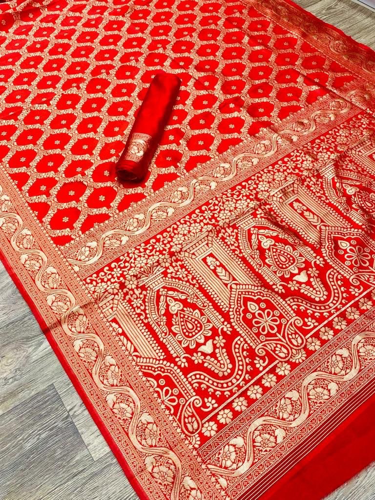 red wedding wear saree for women