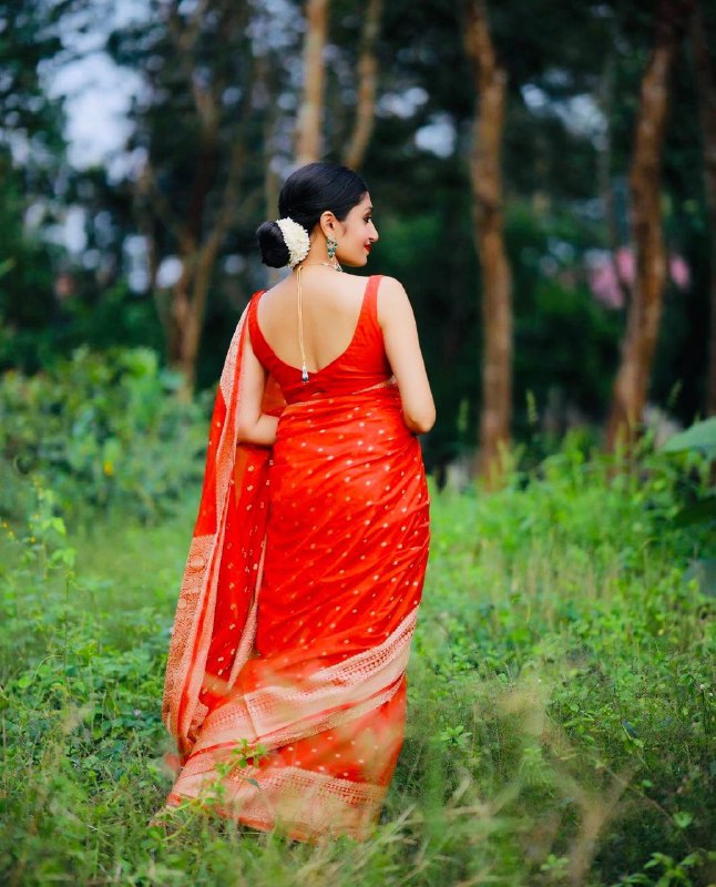 Women's Beautiful Golden Zari Woven Soft Lichi Silk Saree by Vootbuy