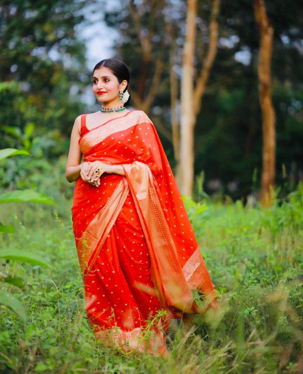 Women's Beautiful Golden Zari Woven Soft Lichi Silk Saree by Vootbuy