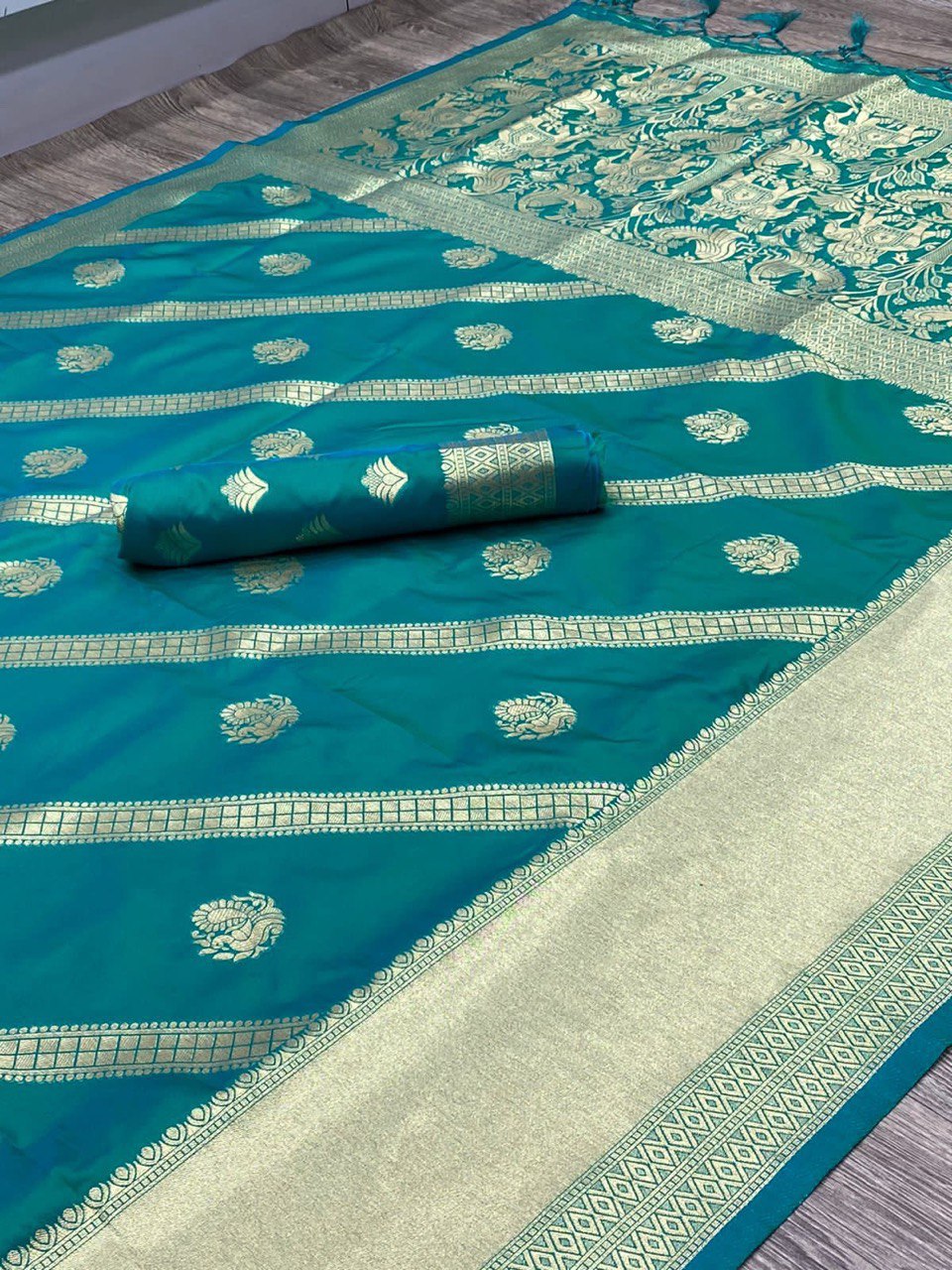 Wedding Wear Zari Woven Pure Banarasi Soft Silk Saree - Traditional Elegance