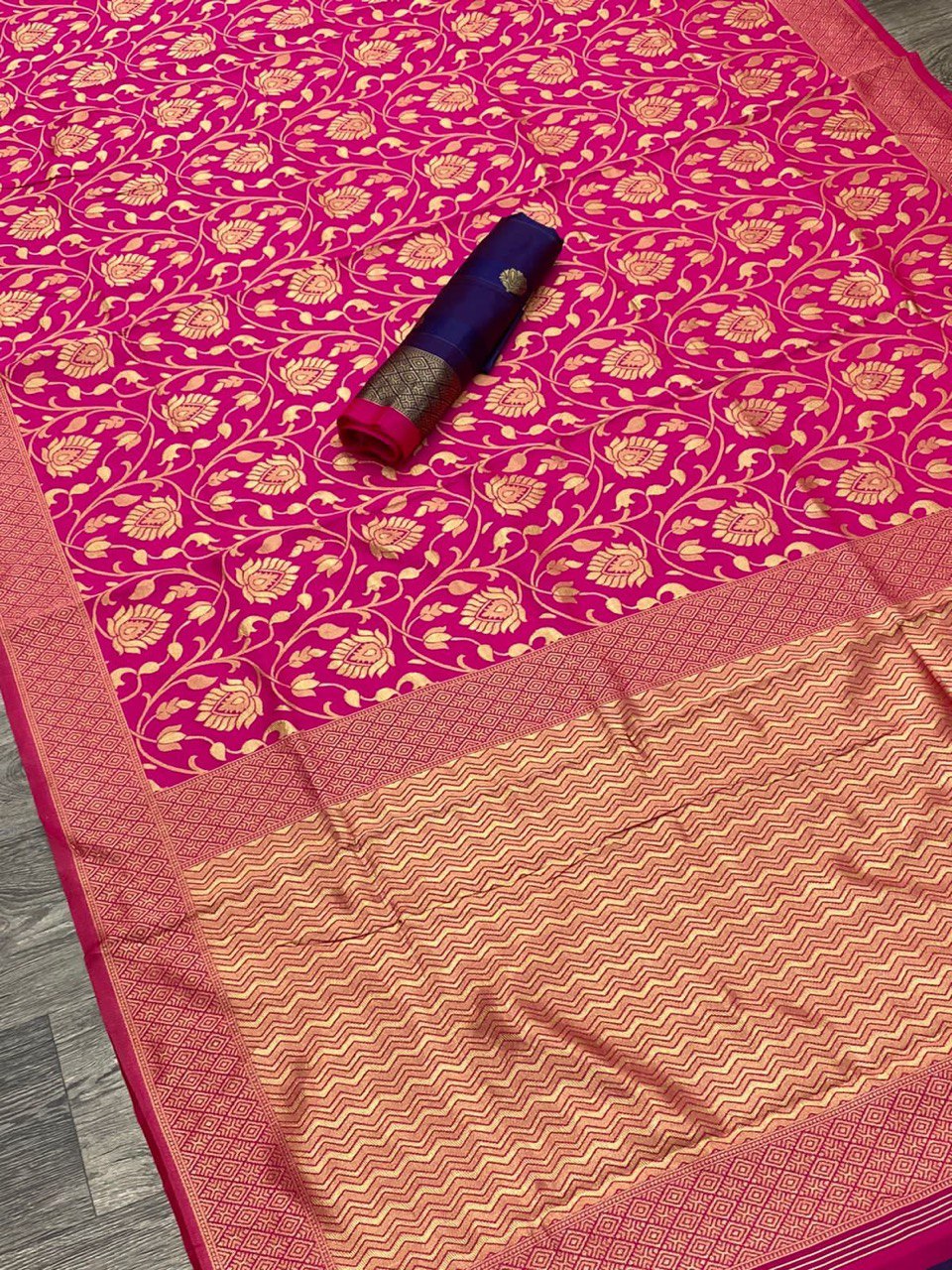 Beautiful Jacquard Border Kanjivaram Soft Silk Saree with Blouse - Vootbuy