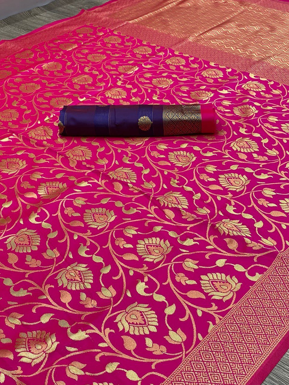 Beautiful Jacquard Border Kanjivaram Soft Silk Saree with Blouse - Vootbuy