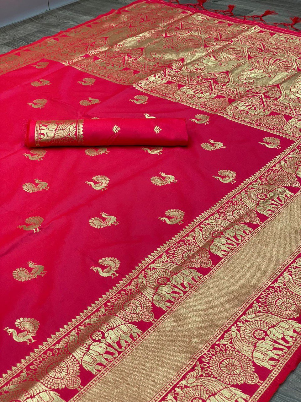 Women's Full Zari Weaving Pure Silk Saree with Rich Pallu by Vootbuy