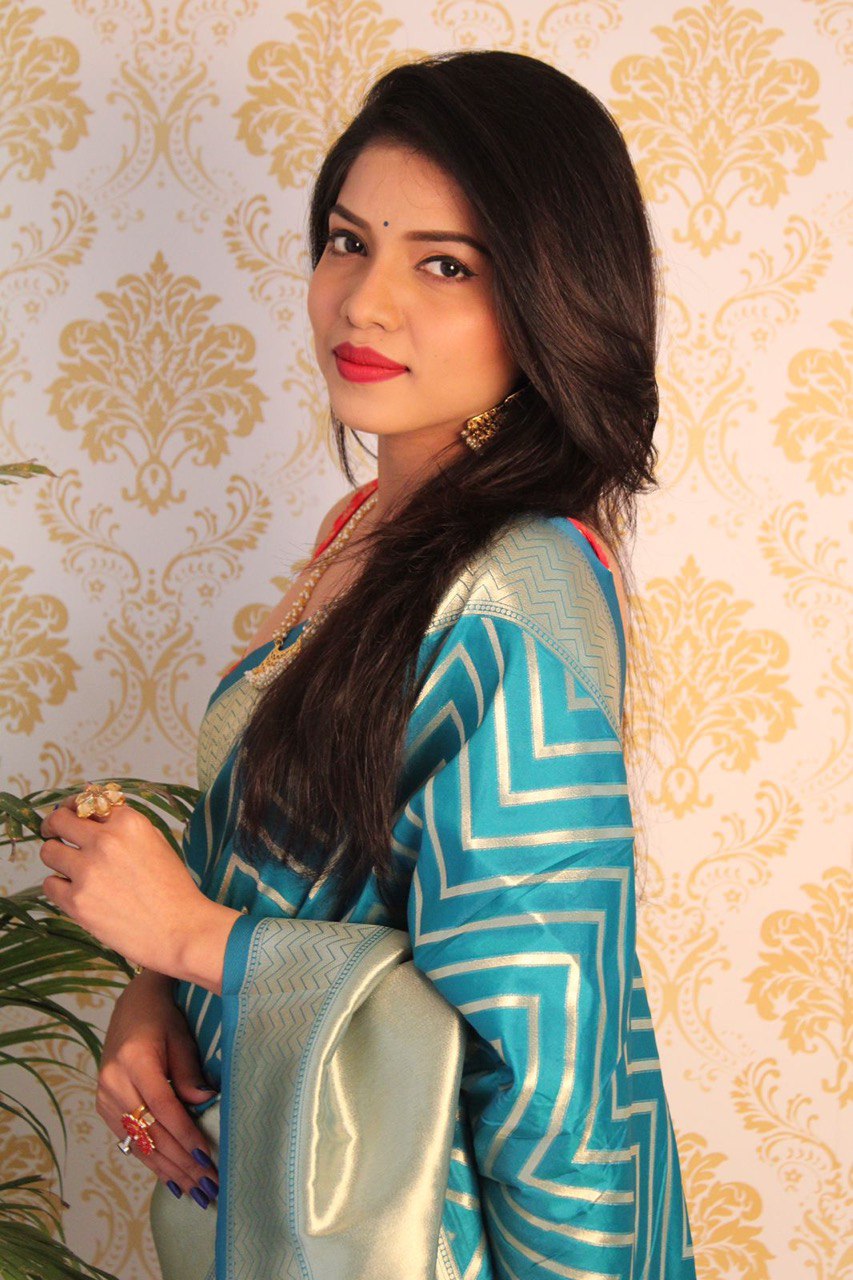 Golden Zari Woven Design Paithani Pure Silk Saree for Wedding - Vootbuy
