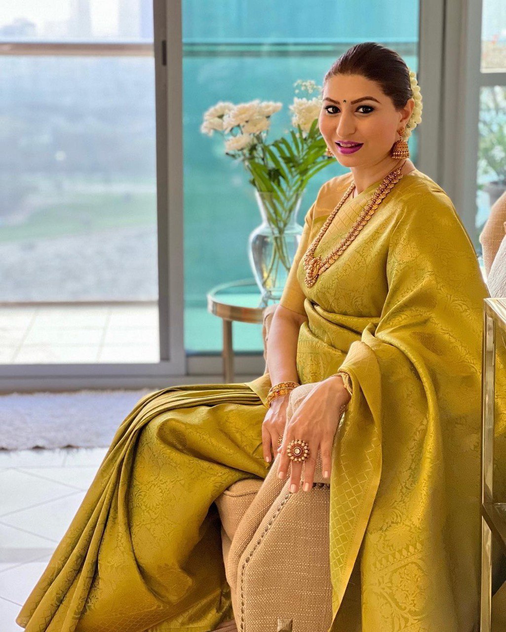 Enchanting Light Green Banarasi Art Silk Saree Adorned with Delicate Zari Woven Patterns, Perfect for Special Occasions