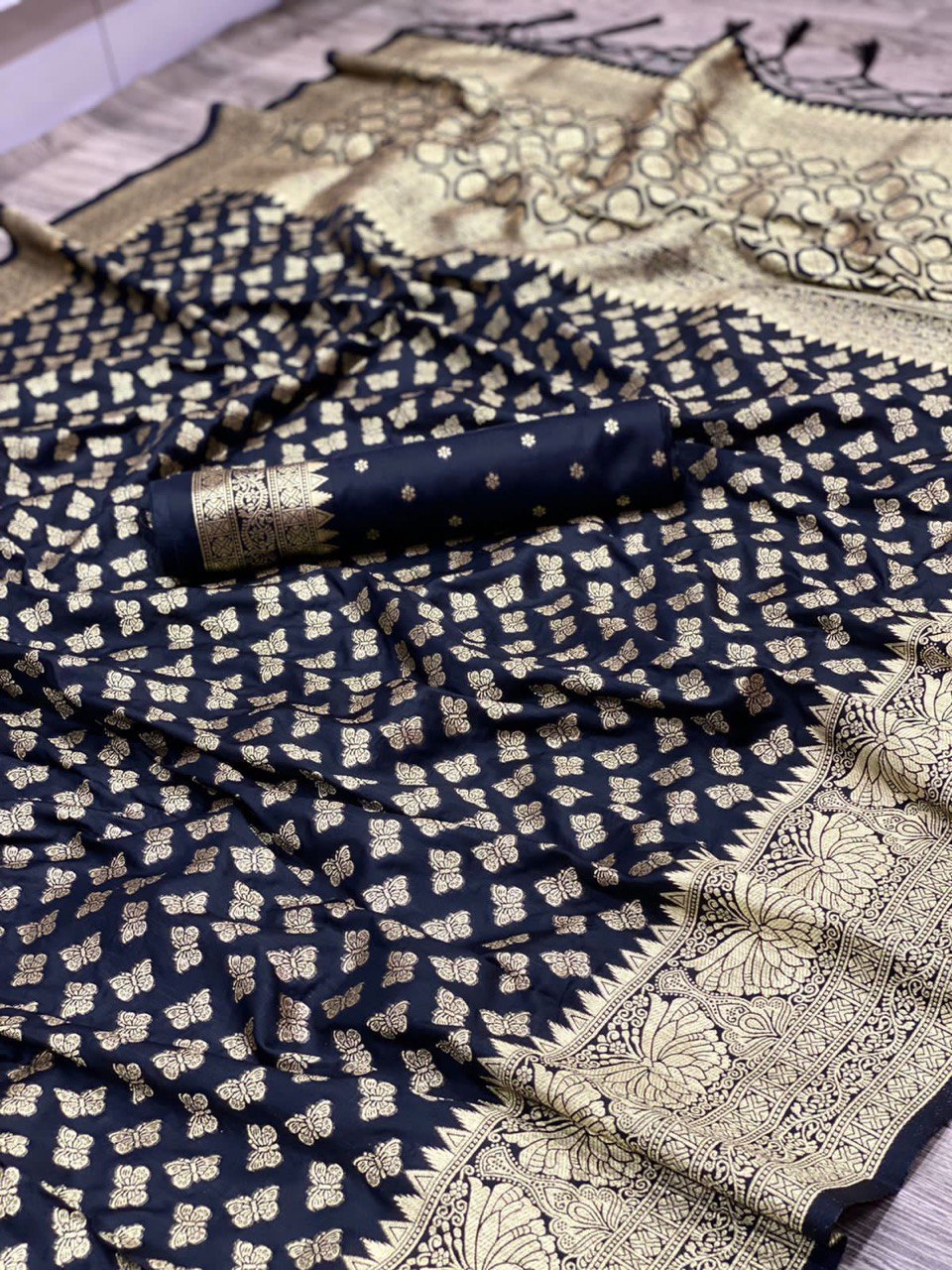 Exquisite Zari Embellished Black Banarasi Soft Silk Saree